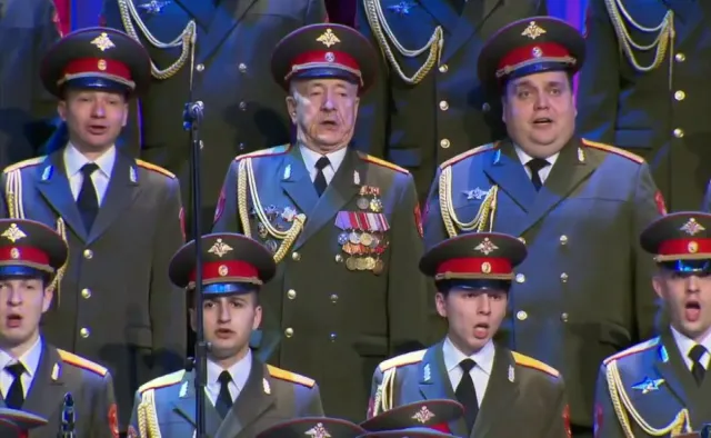 Pierwszy występ Chóru Aleksandrowa po tragicznej katastrofie Tu-154M