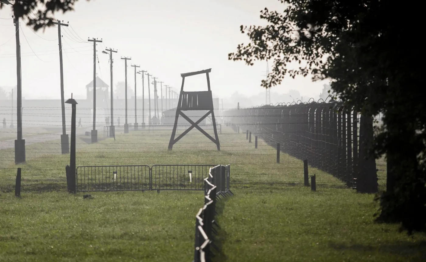 IPN: Niemcy mogli wysypywać ludzkie prochy obok magazynu na ziemniaki przy  KL Birkenau