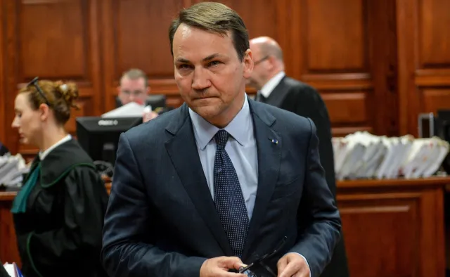 Radosław Sikorski: To tsunami bzdur wywołuje odruch także w obozie PiS