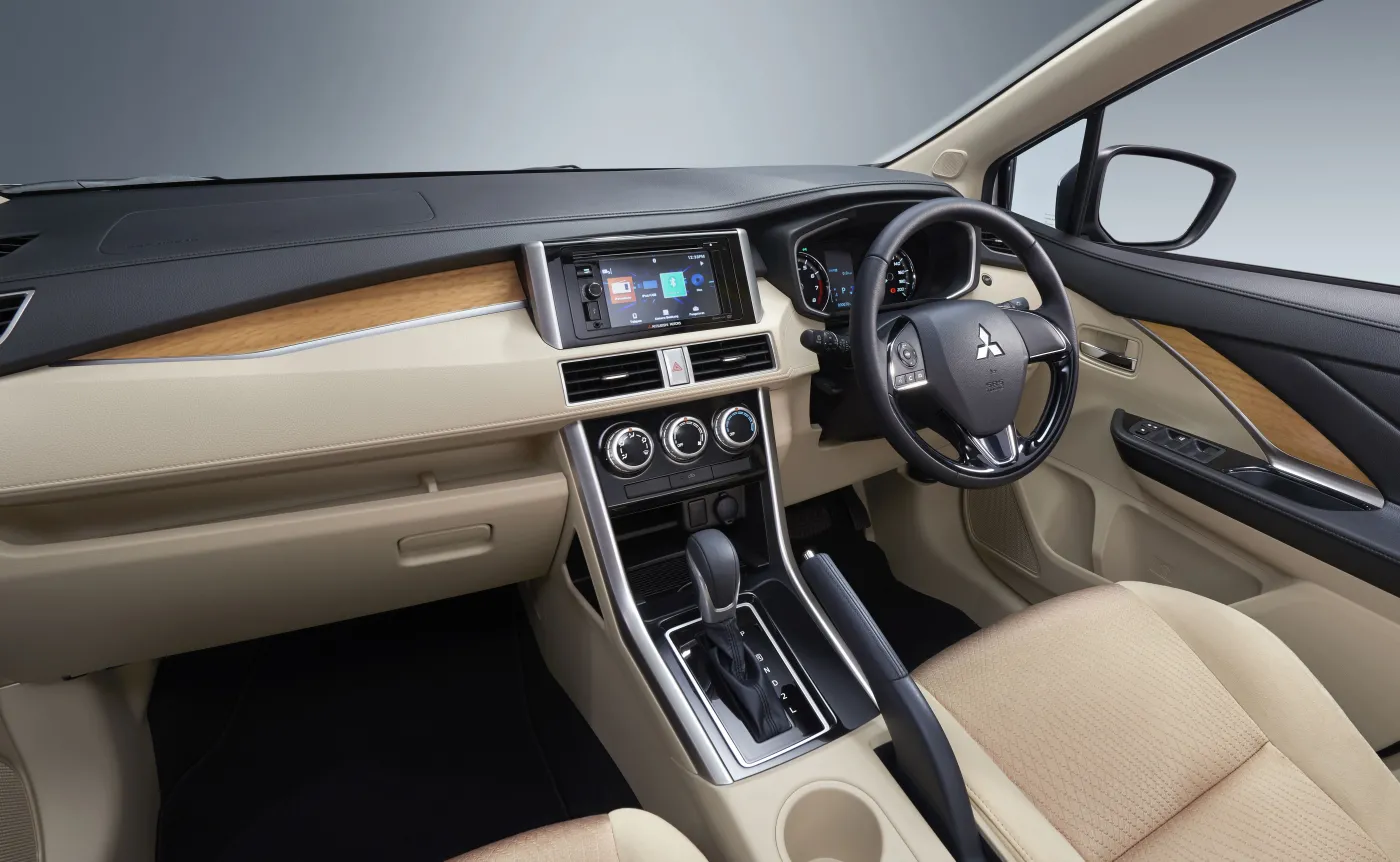 10351699-mitsubishi-mpv.jpg