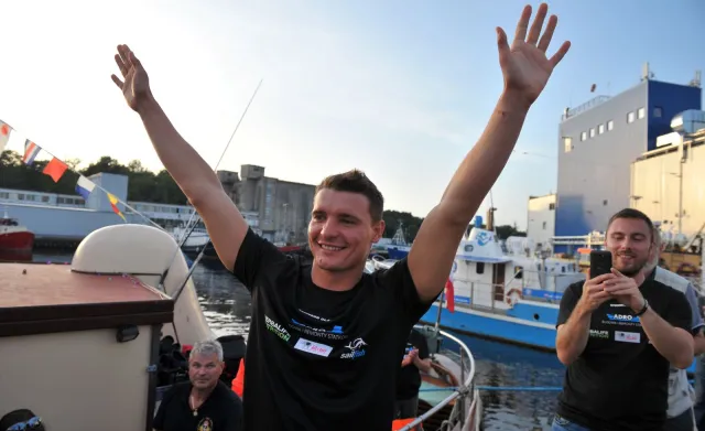 Jako pierwszy na świecie pokonał Bałtyk wpław. "To było 28 godzin i 30 minut walki"
