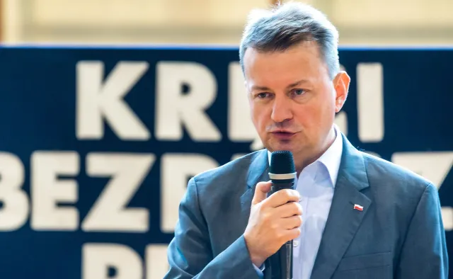 "Polityka" oskarża służby o zbieranie haków na opozycję. Jest odpowiedź Błaszczaka