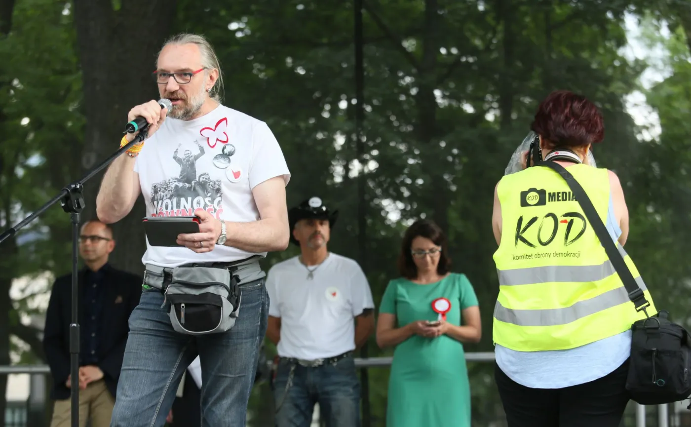 "Dzisiaj jest to czas Misiewiczów, czas dyktatora Kaczyńskiego". KOD maszerował w rocznicę 4 czerwca. FOTO