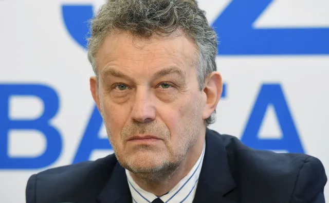 "SE": Ambasador Schnepf wyciągał kasę na żonę. Ten kontratakuje i ujawnia prywatne maile i sms-y od Waszczykowskiego