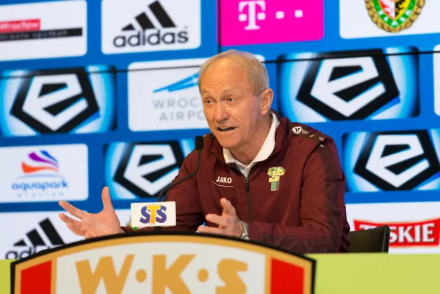 Lotto Ekstraklasa: Smuda znalazł winnych spadku Górnika. To sędziowie i... Siemaszko