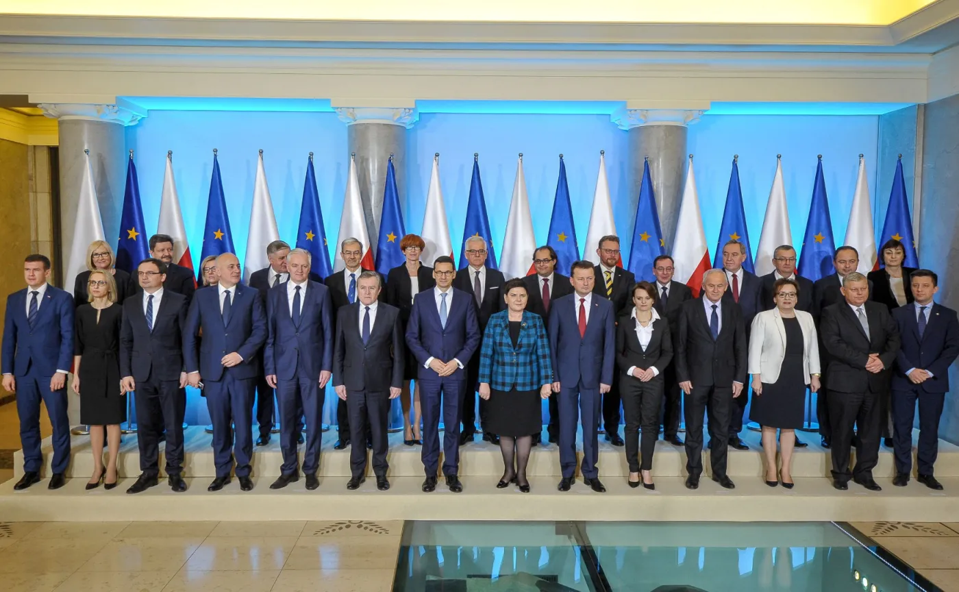 Problemy w zdrowiu, konflikty z Brukselą. Zadania nowej armii premiera Morawieckiego