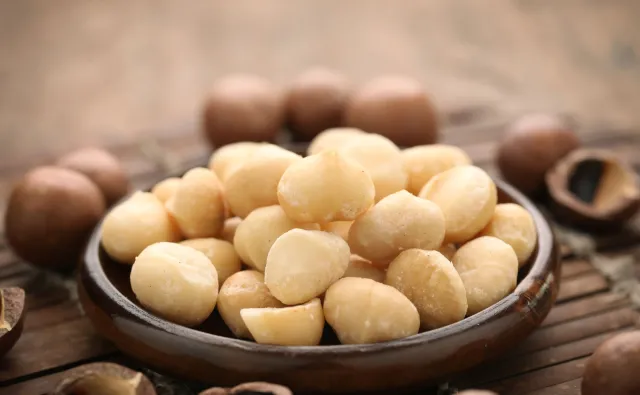 Zamień porcję mięsa na garść orzechów. By żyć dłużej