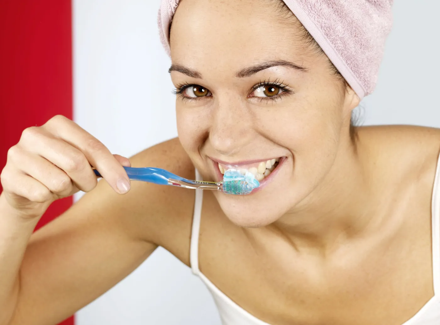 5 metod mycia zębów. Warto je znać