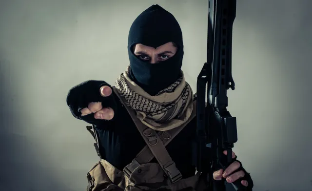 Norweska policja ukarała mandatem Polaka, który przebrał się za terrorystę na zabawę Halloweenową