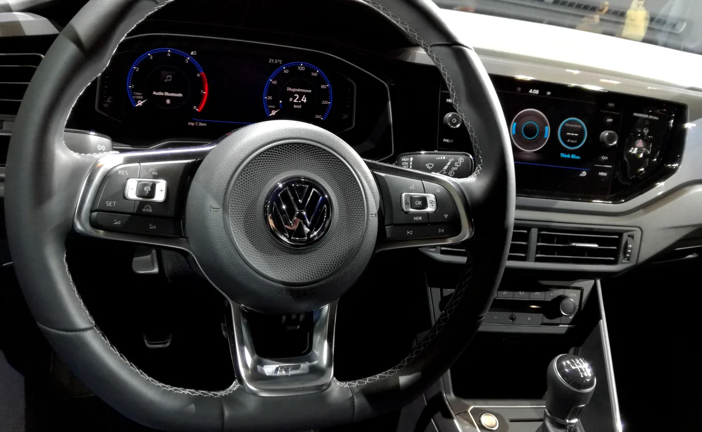 10606812-volkswagen-polo.jpg