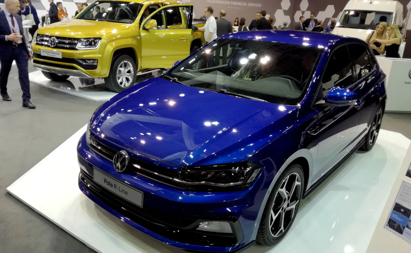 10606908-volkswagen-polo.jpg