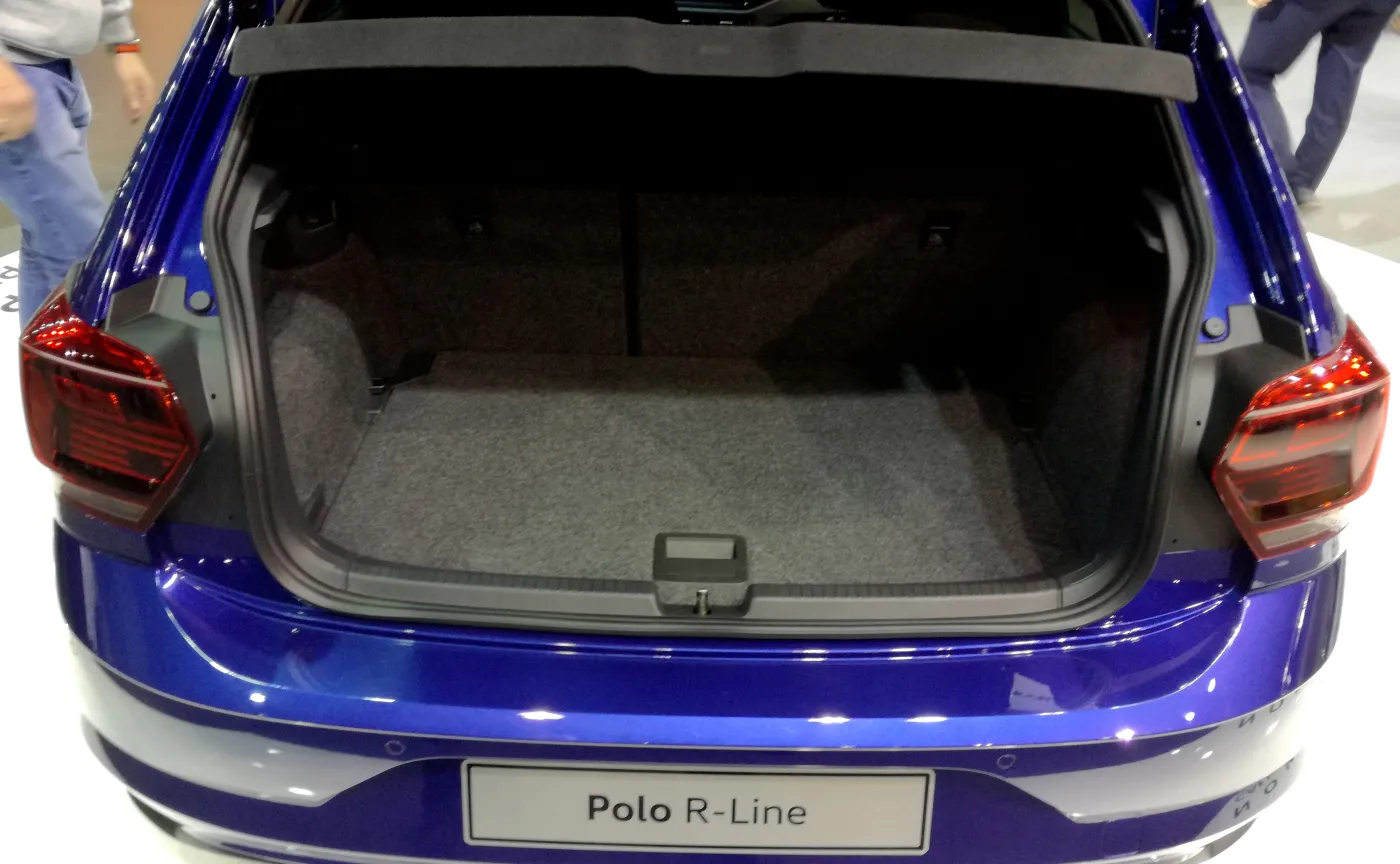 10606972-volkswagen-polo.jpg