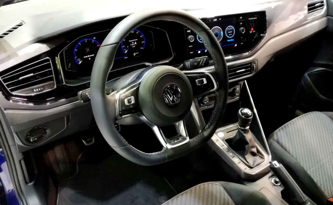 10607035-volkswagen-polo.jpg