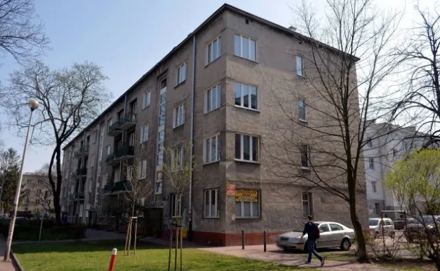 "Fakt": Urzędnicy wydający decyzje ws. zwrotu kamienic brali sowite nagrody od Gronkiewicz-Waltz