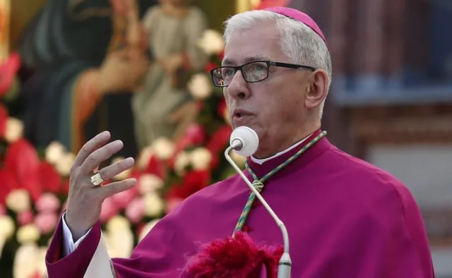 Abp Skworc: Nasz premier to człowiek dynamiczny, poradził sobie z bankami, może sobie poradzi i z bramkami