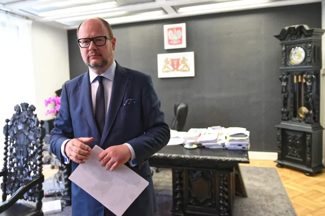 Adamowicz o wyroku za uderzenie działacza Młodzieży Wszechpolskiej: To ja się czuję ofiarą, to jest kpina