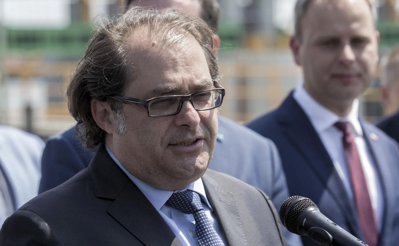 Minister gospodarki morskiej i żeglugi śródlądowej: Dziesięć promów w piętnaście lat