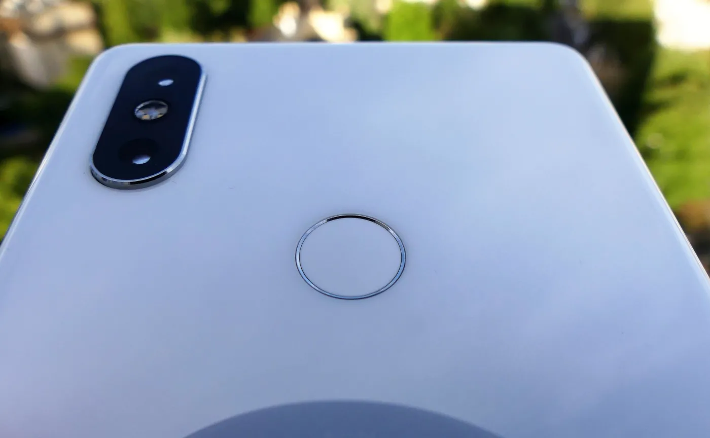 11064823-xiaomi-mi-mix-2s.jpg