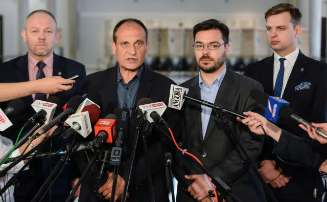 Kukiz'15 chce, aby posłowie też przechodzili w "stan spoczynku" w wieku 65 lat