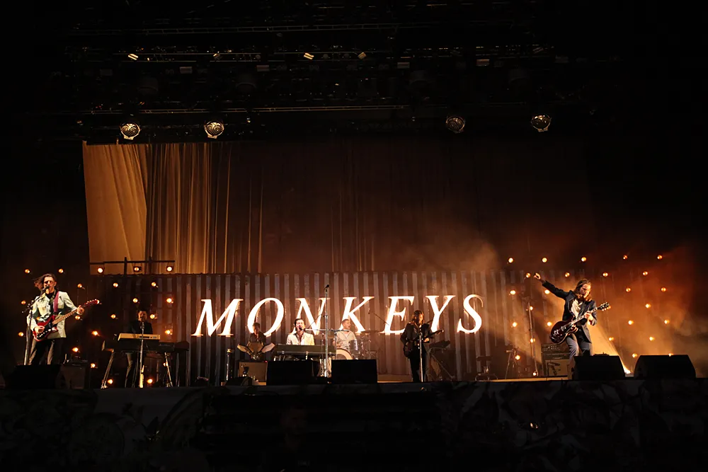 11098830-arctic-monkeys.jpg
