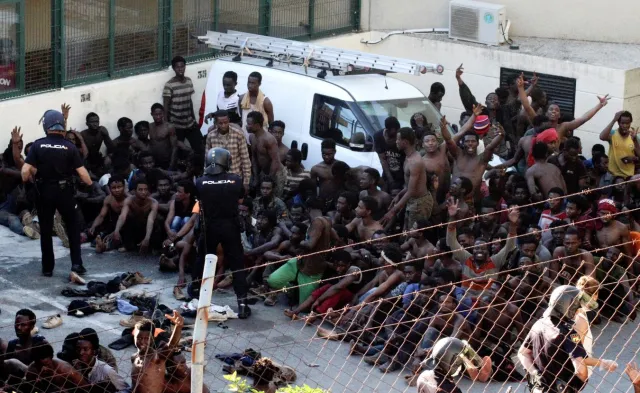 Sześciuset imigrantów sforsowało hiszpańską granicę