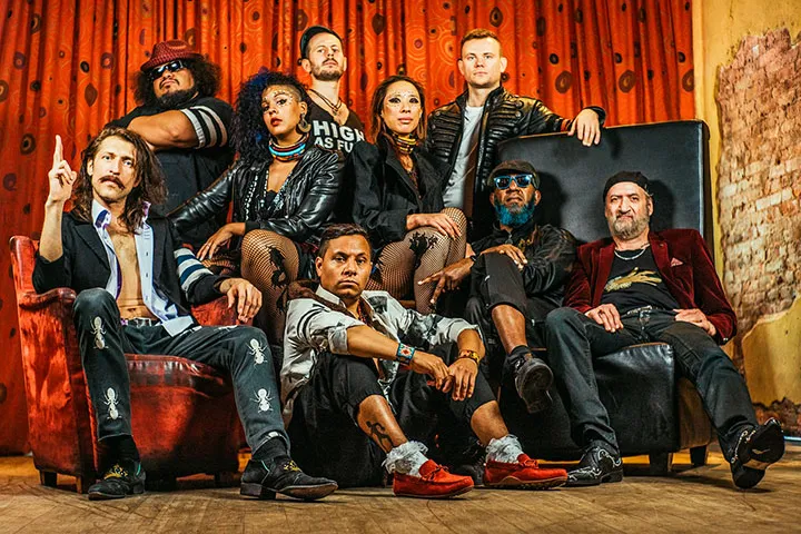 As z rękawa na tydzień przed startem. Gogol Bordello główną gwiazdą Cieszanów Rock Festival 2018