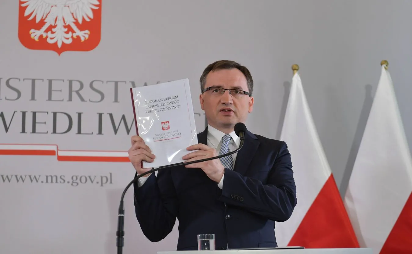 Ziobro o ubieraniu pomników: Mandat, nie przepisy karne