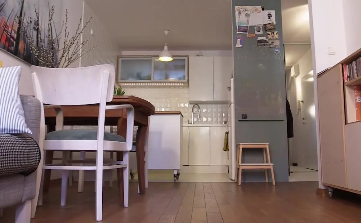 "Mały cyrk na kółkach". Meble wielofunkcyjne, czyli pomysł na urządzenie małego mieszkania