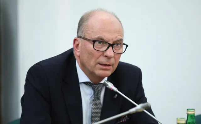 Jerzy Meysztowicz o pomniku smoleńskim: Dziś należy ten obiekt traktować jako samowolę budowlaną