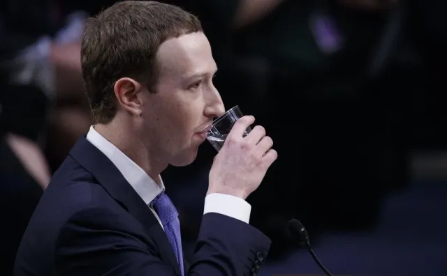 "Regulamin użytkownika jest do d...". Założyciel Facebooka zaliczył egzamin dojrzałości [OPINIA]