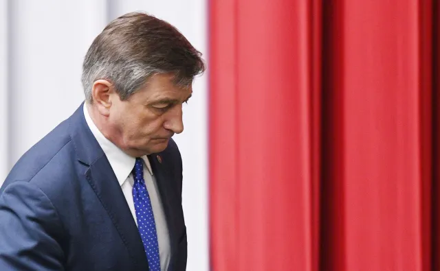 Marszałek Kuchciński zaprasza na posiedzenie Sejmu. "Upraszam o pozostawienie jadu przed drzwiami sali plenarnej. Lub w szatni"