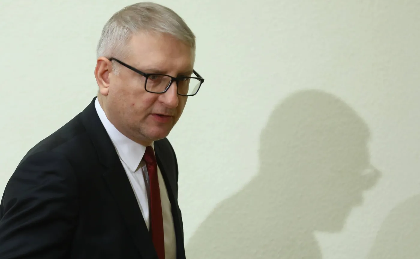 PiS-owi spada? "Sondaże pracowni zakładanych przez agentów SB, dla mediów zakładanych przez agentów SB"