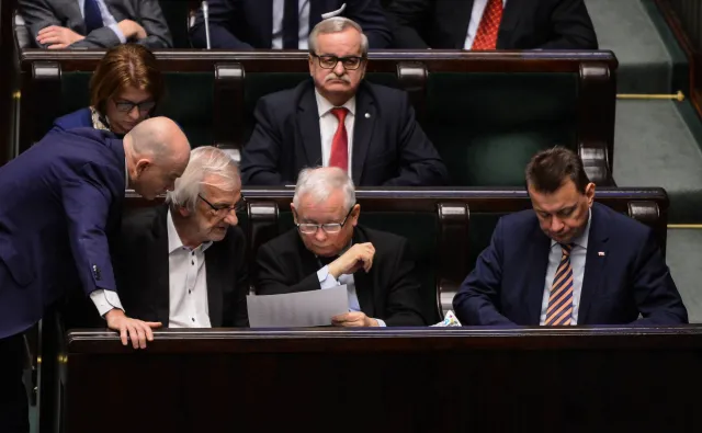 Piraci drogowi z immunitetem. Na drodze narozrabiali wicemarszałek Sejmu i minister [OTO LISTA]