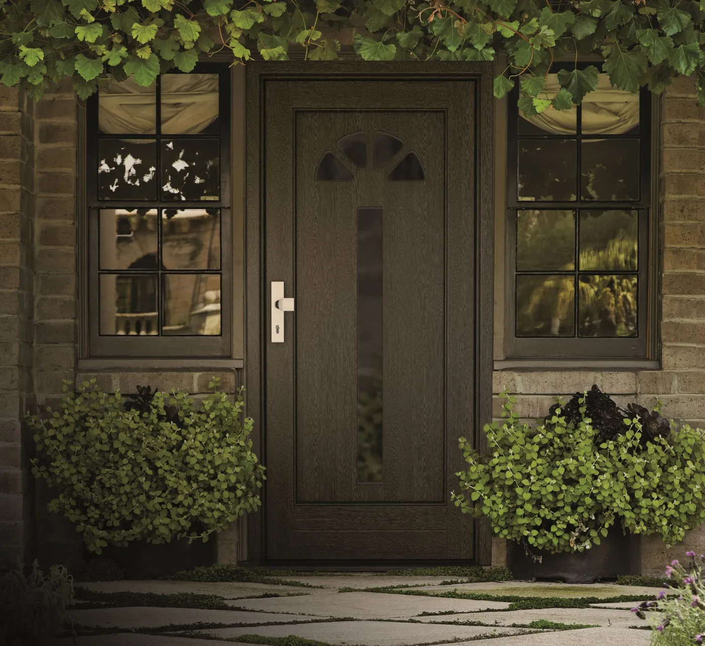 Wejście do domu - jak sprawić, by zapraszało do środka? PRAKTYCZNY PRZEWODNIK