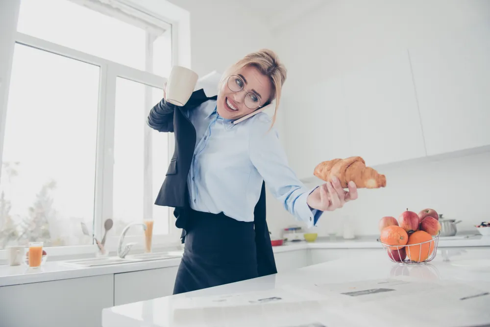 Śniadanie w biegu? TYCH rzeczy nie powinno się wrzucać do pustego żołądka