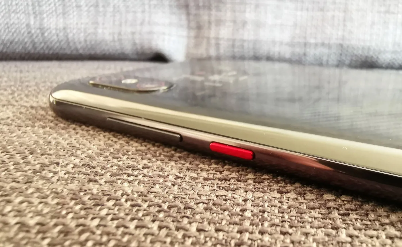 11825717-xiaomi-mi-8-pro.jpg