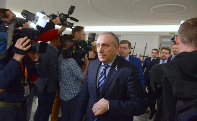 Schetyna: Zatrzymanie Andrzeja J. ma pokazać, że nieprawidłowości wokół KNF dotyczą też innych