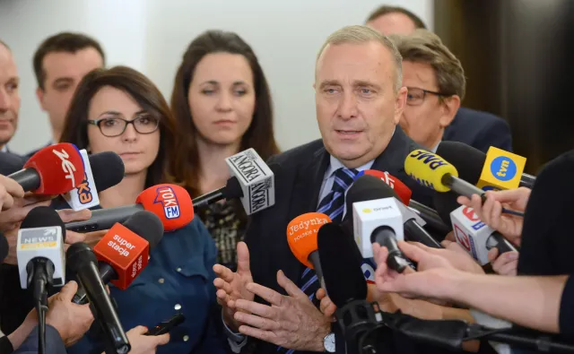 Lucky man Schetyna. Ma szczęście do wszystkiego, także do kobiet [FELIETON]