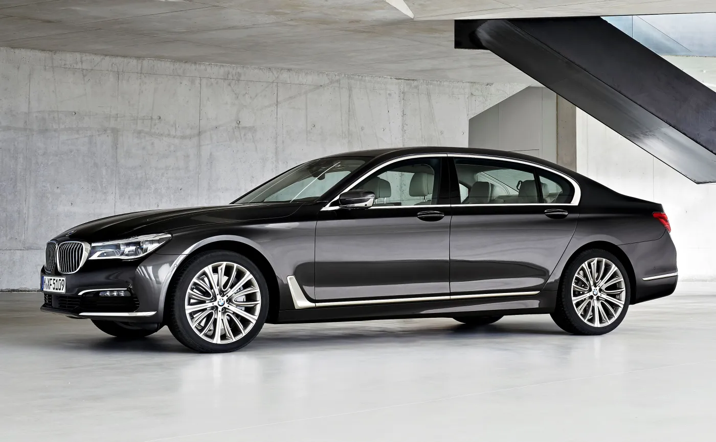 11892708-bmw-serii-7-long.jpg