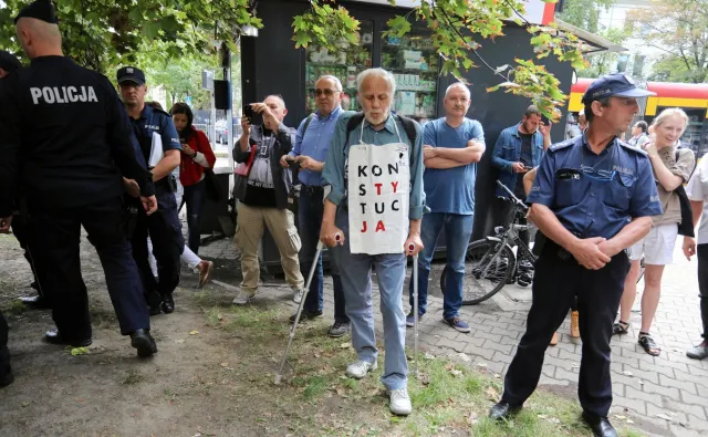 Gorąco na obradach KRS. Ziobro spiera się z Pawłowicz, a pod siedzibą Rady protestują Obywatele RP