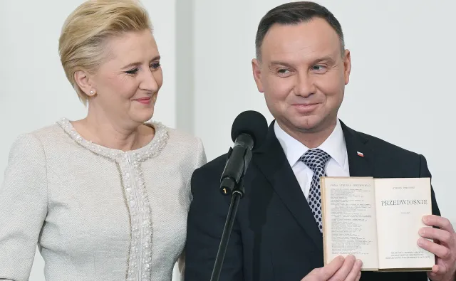 Burza wokół "Przedwiośnia". "Pan prezydent i jego otoczenie zachowują się jak uczniowie, którzy sięgają po bryk"