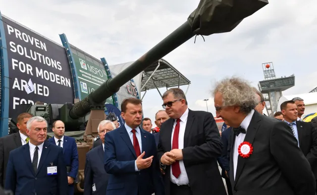 Zbrojeniówka wciąż w zawieszeniu."Trudno określić, co jest celem resortu"