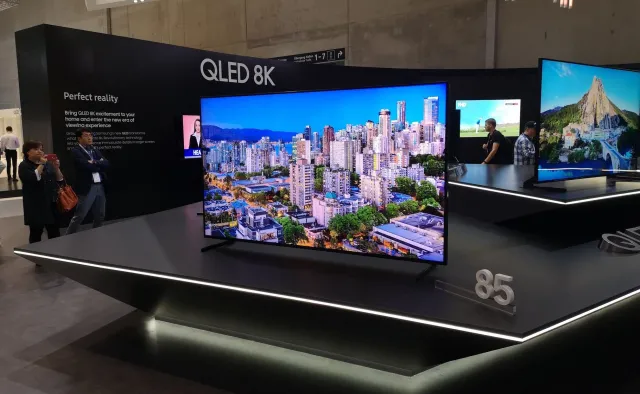 Różne wizje rozwoju telewizorów. Samsung atakuje 8K, Sony odpowiada rewelacyjnym ekranem 4K [WIDEO]