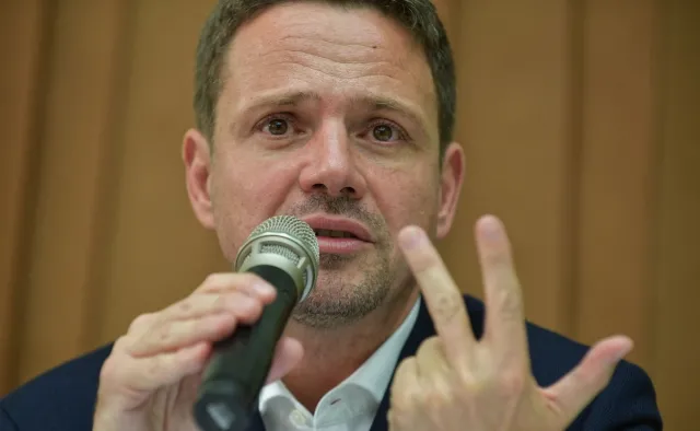 Trzaskowski o słowach Guziała i Jakiego: To szantaż i traktowanie budżetu państwa jak partyjnej skarbonki