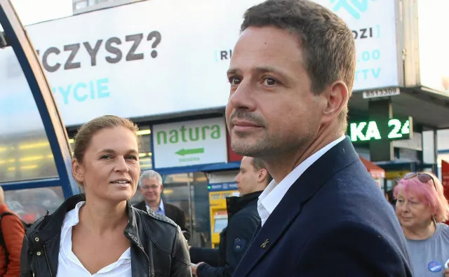 W Warszawie konieczne będzie przeprowadzenie drugiej tury. Trzaskowski nadal ma przewagę nad Jakim