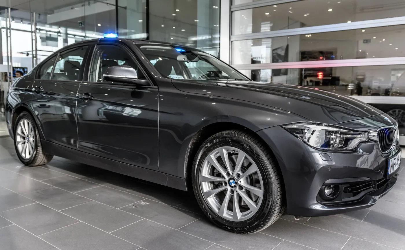 11125100-bmw-330i-xdrive.jpg