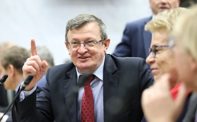 Cymański o "trzynastce" dla emerytów: Jest obietnica, że będzie, co roku, ale gwarancji nikt nie daje