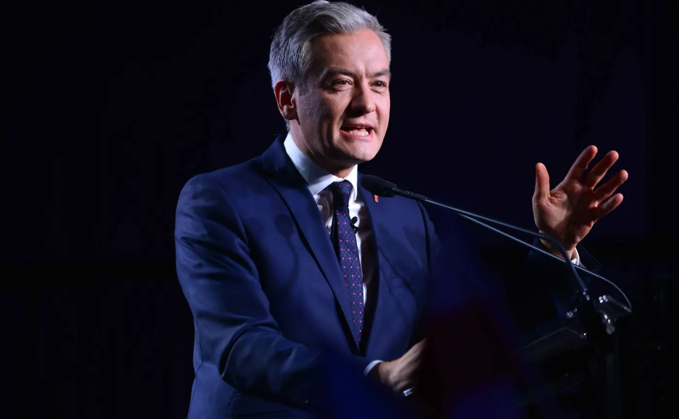 Przemoc domowa w rodzinie Roberta Biedronia. Jest OŚWIADCZENIE lidera Wiosny i jego matki