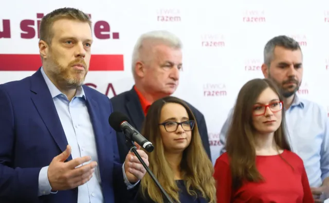 Zandberg apeluje do opozycji: Nie wbijajcie nauczycielom noża w plecy