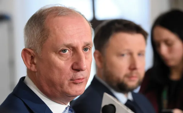 Okrągły stół edukacyjny. Jest stanowisko Platformy. "To powinno być w namiocie cyrkowym"